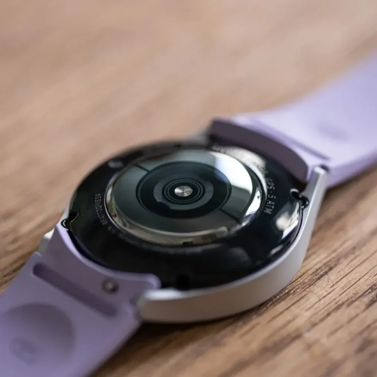ساعت هوشمند ۴۰ میلیمتری سامسونگ مدل Galaxy Watch ۵ با بند سیلیکونی
