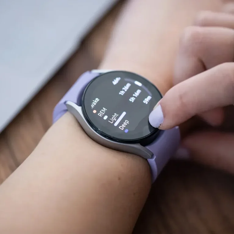 ساعت هوشمند ۴۰ میلیمتری سامسونگ مدل Galaxy Watch ۵ با بند سیلیکونی